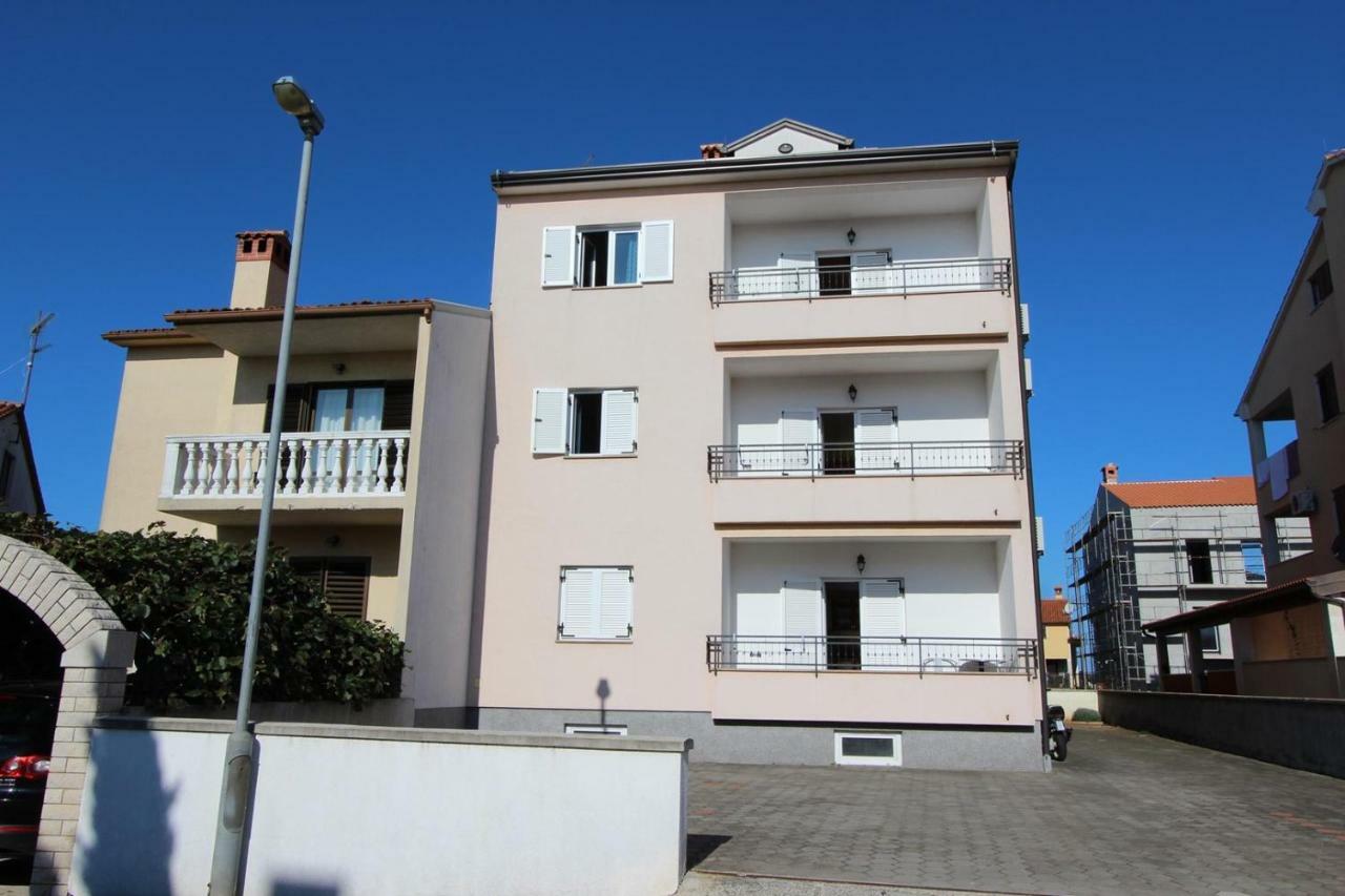 Apartments Elida Ровин Екстериор снимка