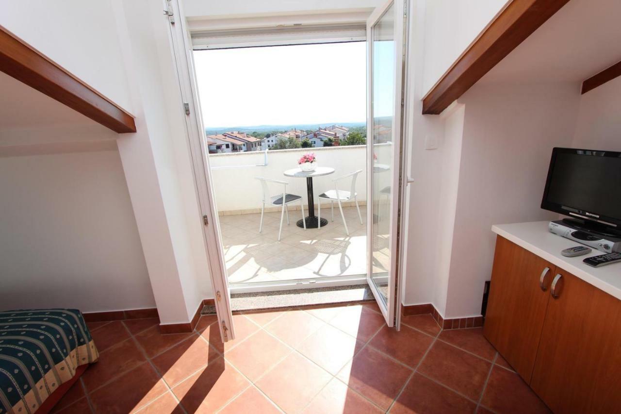 Apartments Elida Ровин Екстериор снимка