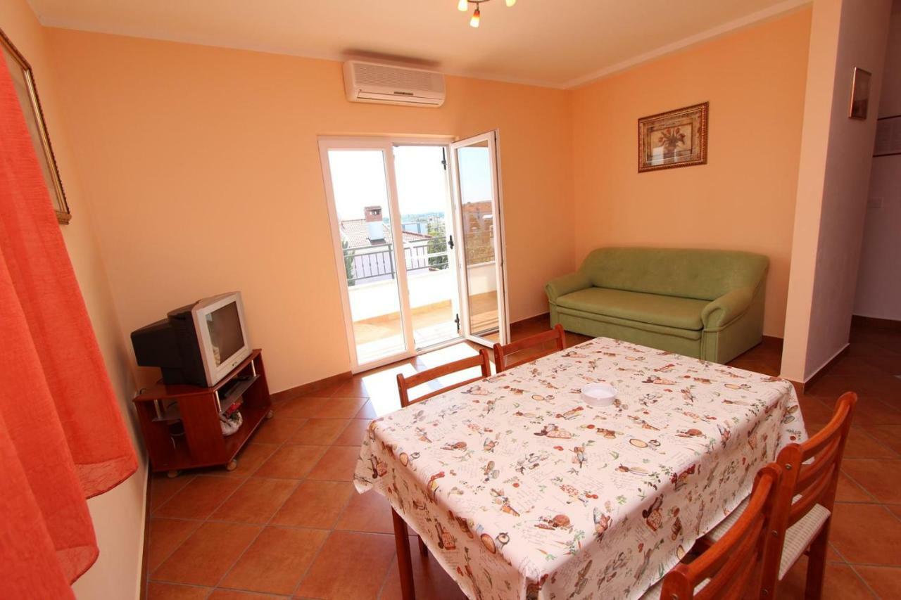 Apartments Elida Ровин Екстериор снимка