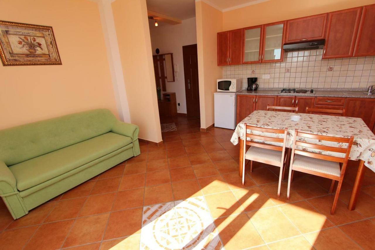 Apartments Elida Ровин Екстериор снимка