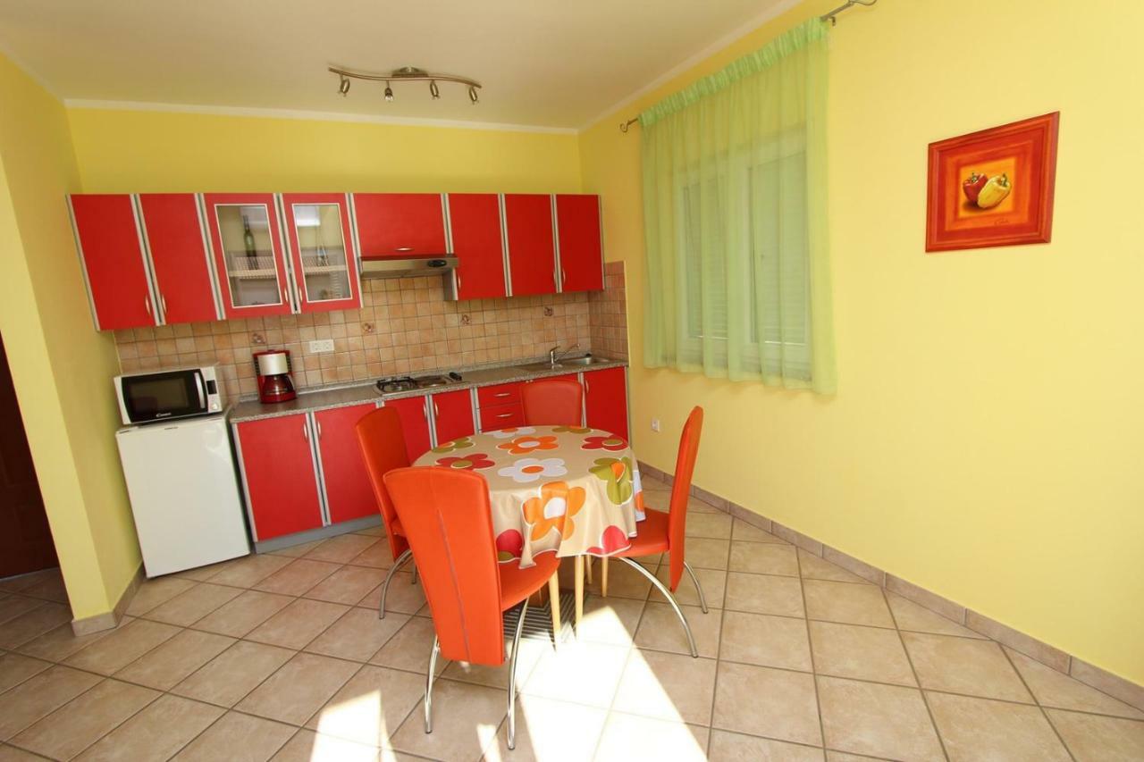 Apartments Elida Ровин Екстериор снимка