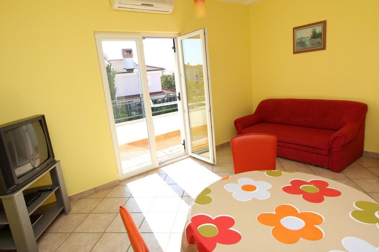Apartments Elida Ровин Екстериор снимка