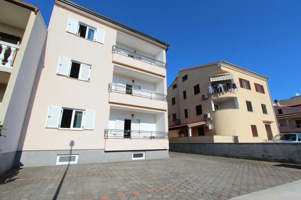 Apartments Elida Ровин Екстериор снимка