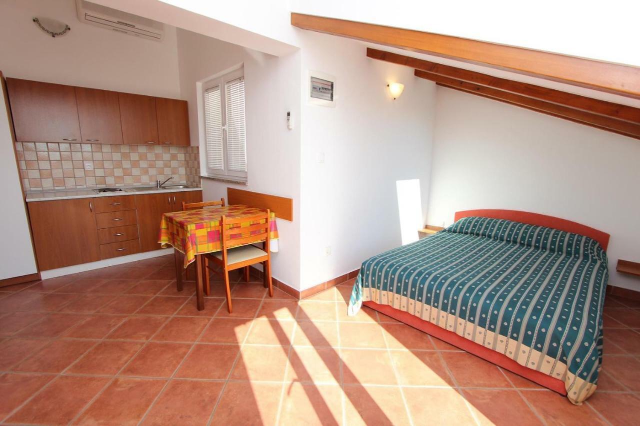 Apartments Elida Ровин Екстериор снимка