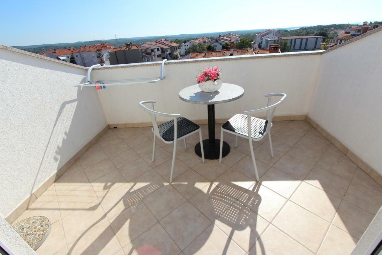 Apartments Elida Ровин Екстериор снимка