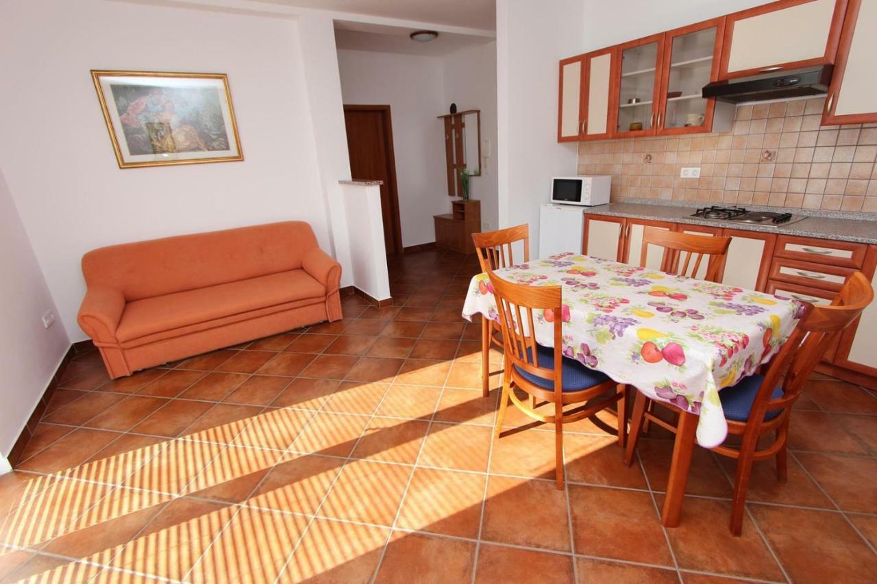 Apartments Elida Ровин Екстериор снимка