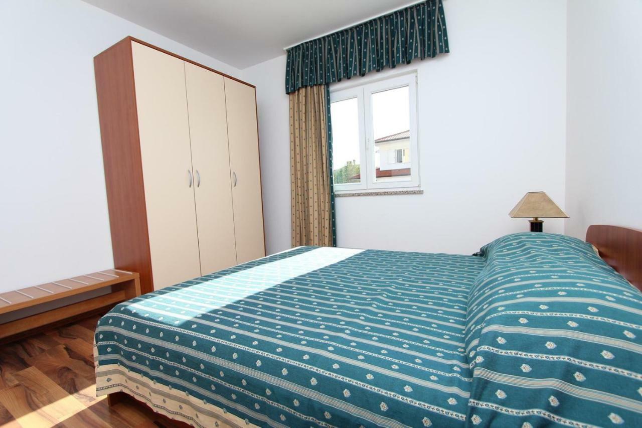 Apartments Elida Ровин Екстериор снимка