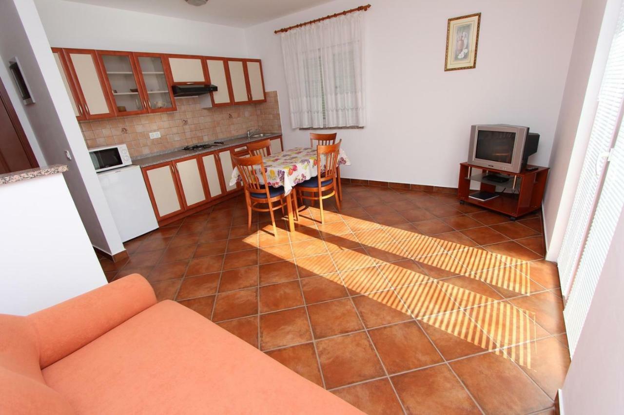 Apartments Elida Ровин Екстериор снимка