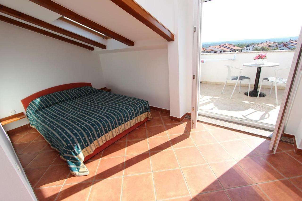Apartments Elida Ровин Екстериор снимка