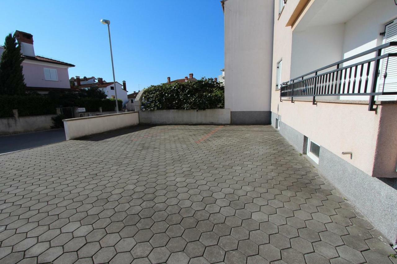 Apartments Elida Ровин Екстериор снимка