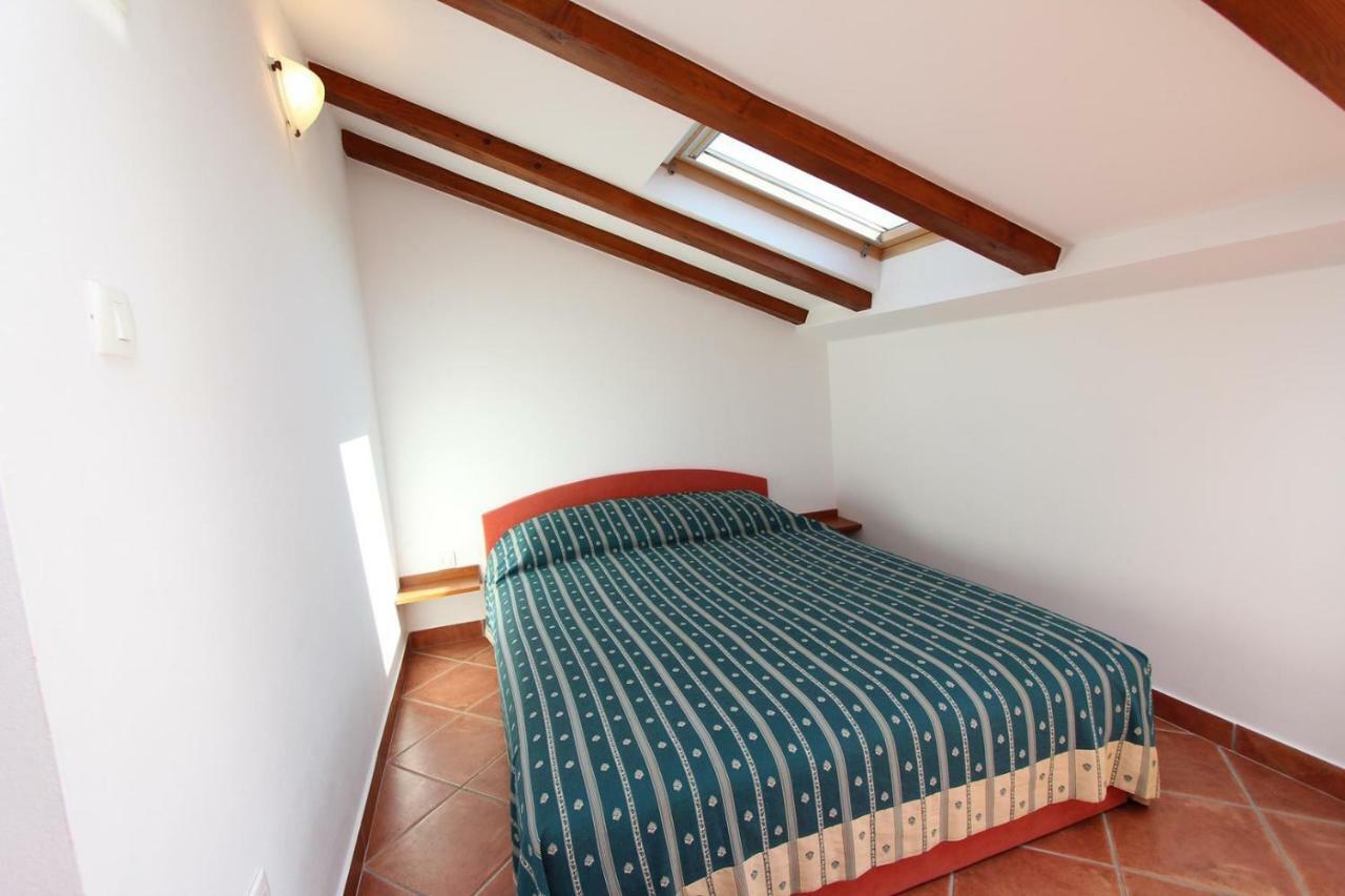 Apartments Elida Ровин Екстериор снимка