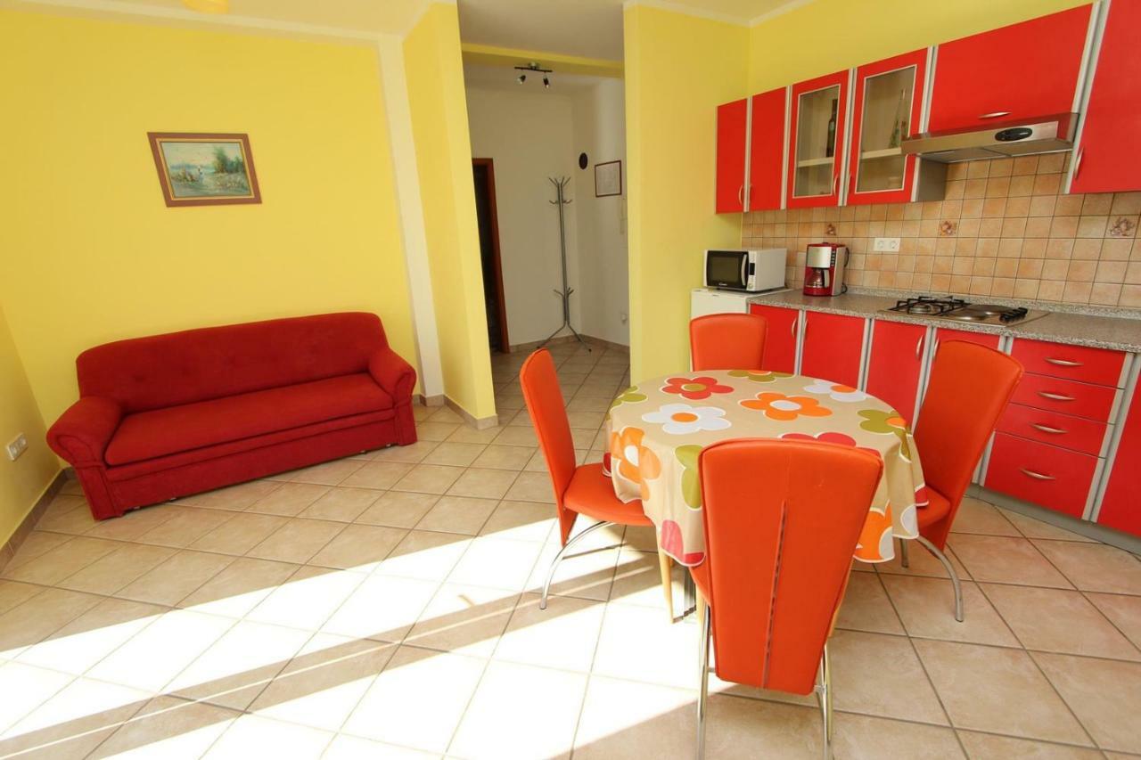 Apartments Elida Ровин Екстериор снимка
