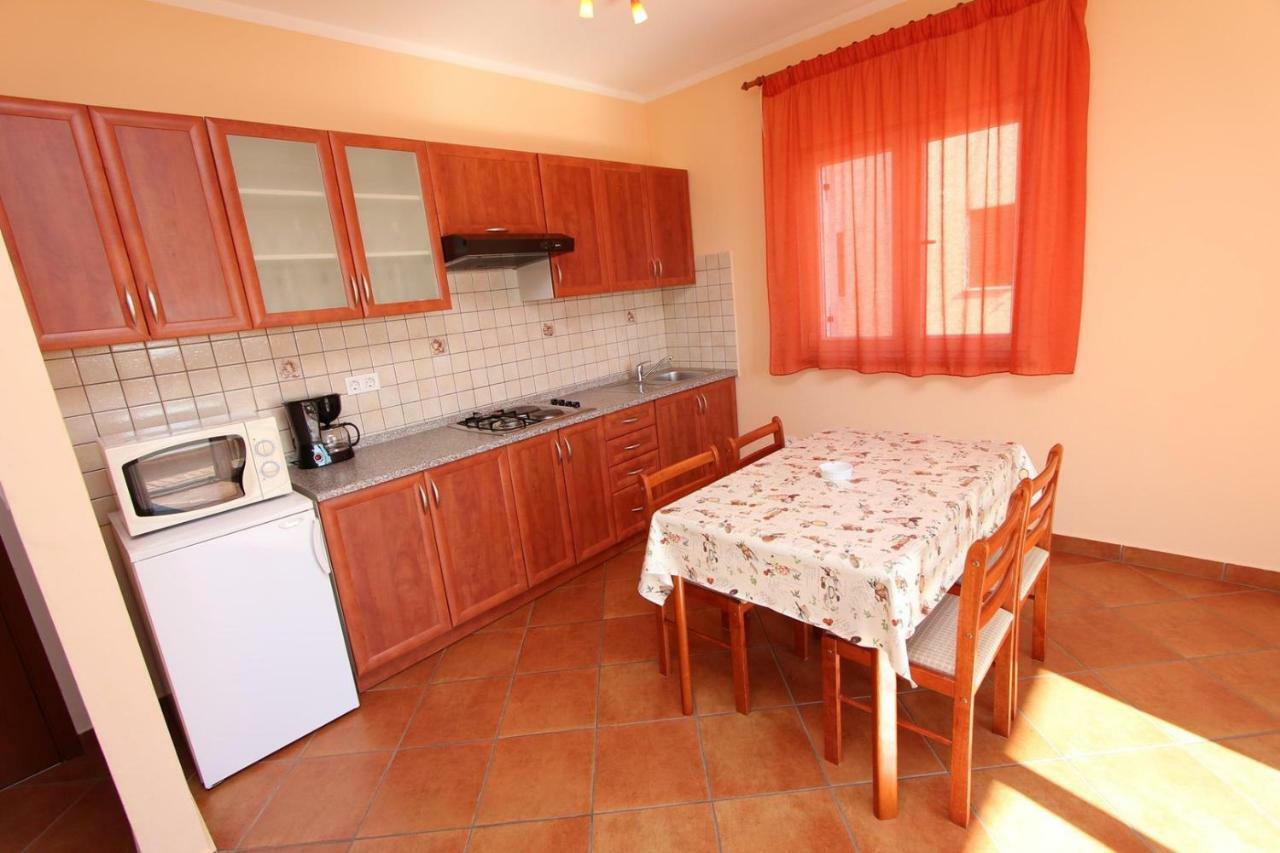 Apartments Elida Ровин Екстериор снимка