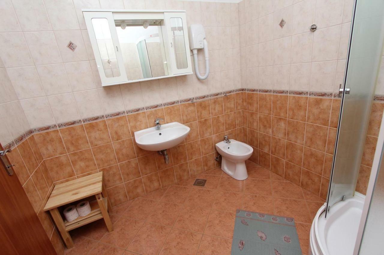 Apartments Elida Ровин Екстериор снимка