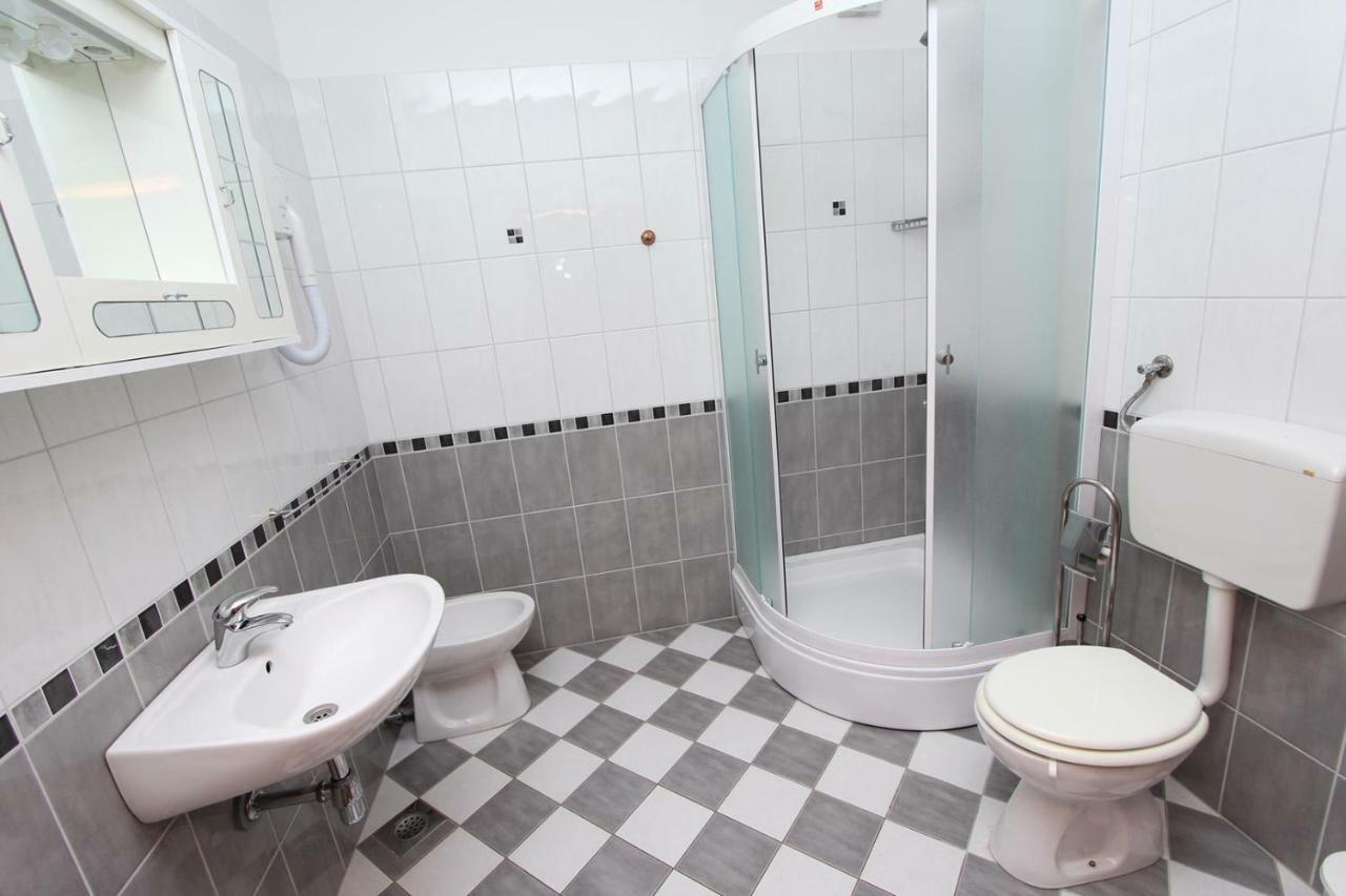 Apartments Elida Ровин Екстериор снимка