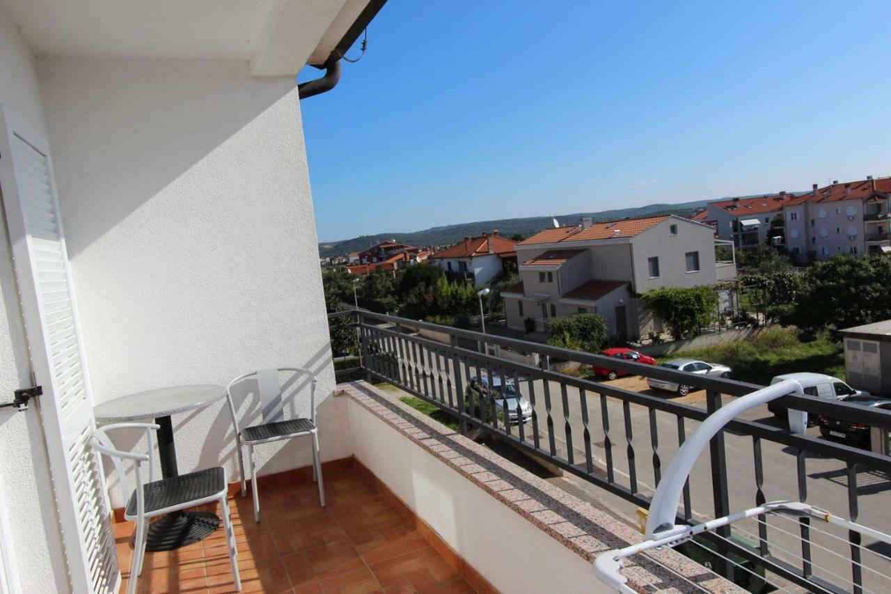 Apartments Elida Ровин Екстериор снимка
