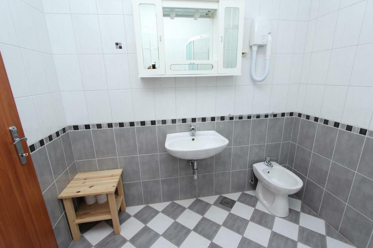 Apartments Elida Ровин Екстериор снимка